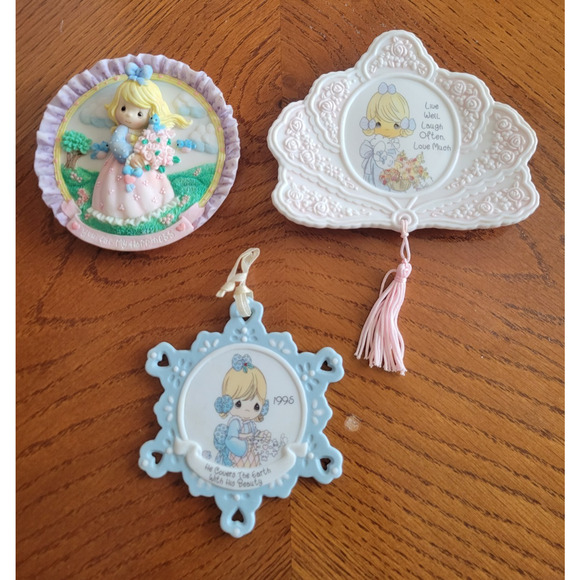 Vintage 90s Precious Moments Ceramic Christmas Wall Hanging Ornaments Lot of 3 - Picture 1 of 16
